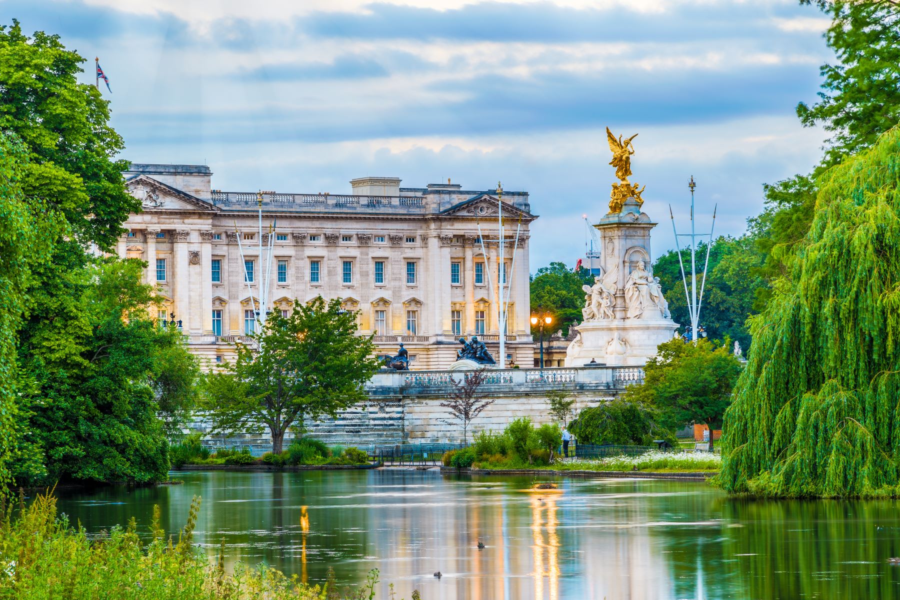 BUCKINGHAM PALACE